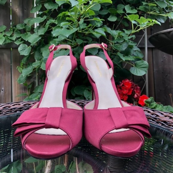 BCBG Merlot bow front satin sandal - Picture 1 of 4